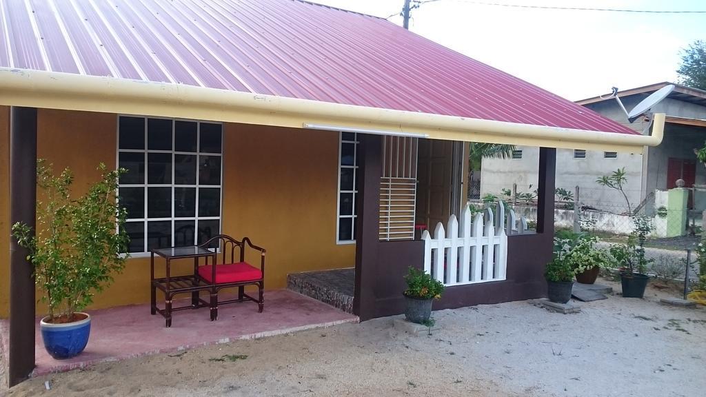 Arina'S Homestay Kampung Kuala Besut Buitenkant foto